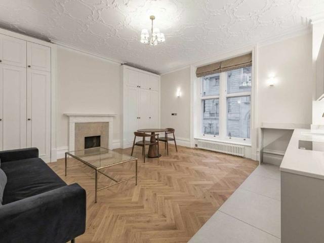 Apartment for rent in St. James's, Cat Hill