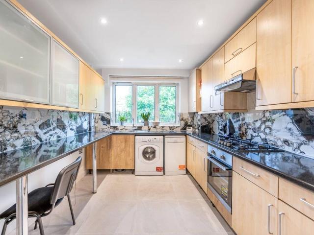 Apartment for rent in Lisson Green Estate, Greater London