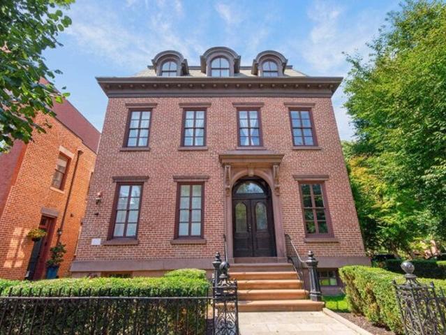 Condo for sale in Hudson, New Jersey
