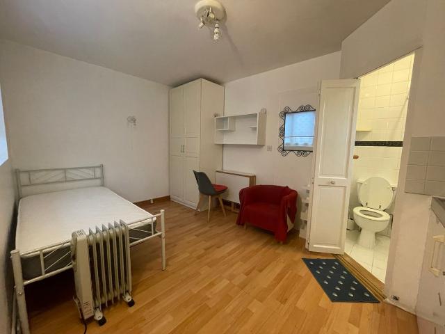 Studio for rent in Lampton, Greater London