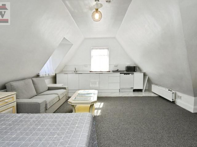 Studio for rent in Lampton, Greater London
