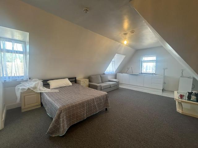 Studio for rent in London Borough of Hounslow, Osterley