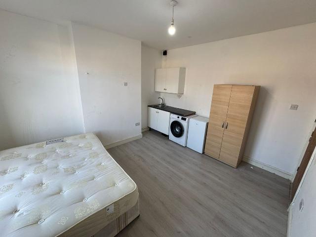 Studio for rent in Alperton, Greater London