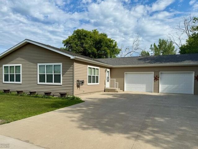 House for sale in Aneta