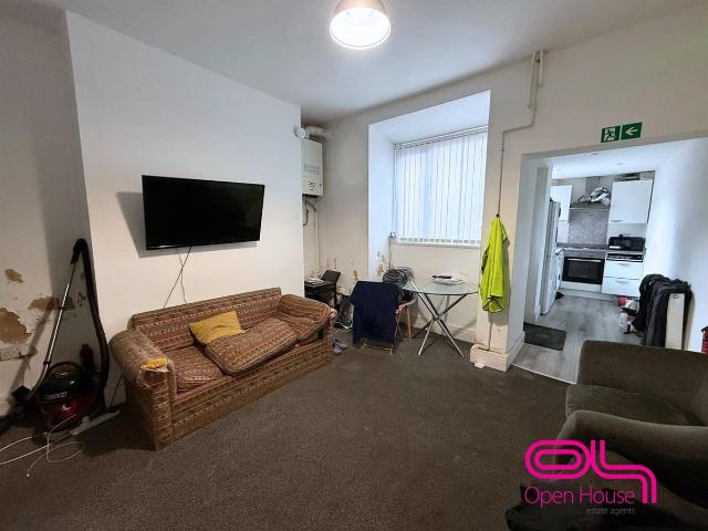 Room for rent in Lee Bank, Greater Manchester