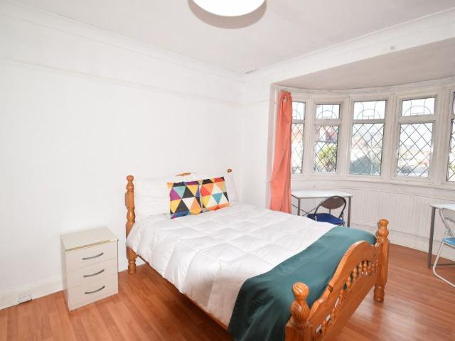 Room for rent in Dollis Hill, Greater London