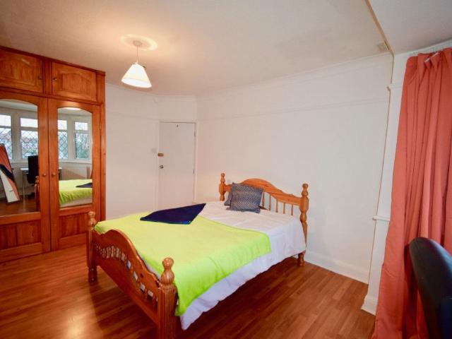 Room for rent in Dollis Hill, Greater London