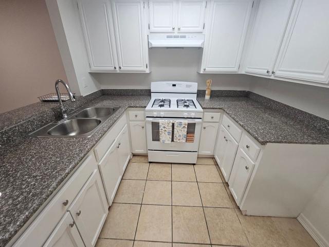 Apartment for rent in Canoga Park, California