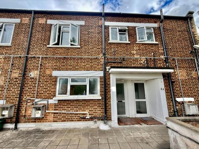 Apartment for rent in Northwood, Greater London