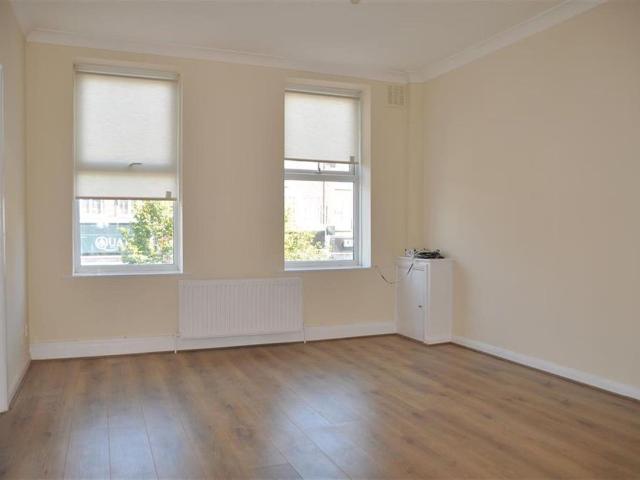 Apartment for rent in Northwood, Greater London