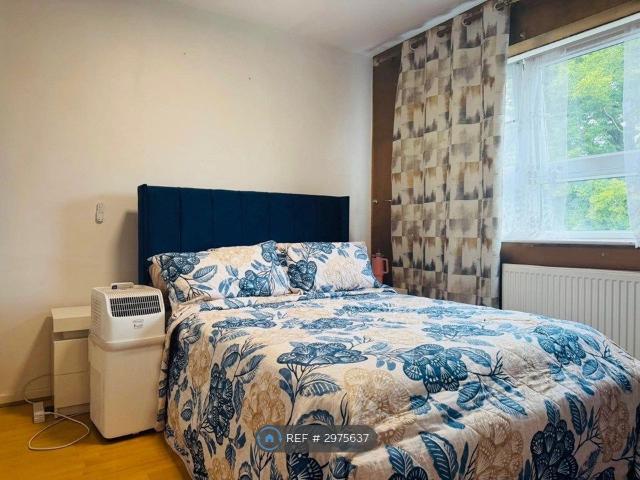 Apartment for rent in Thames View, Greater London