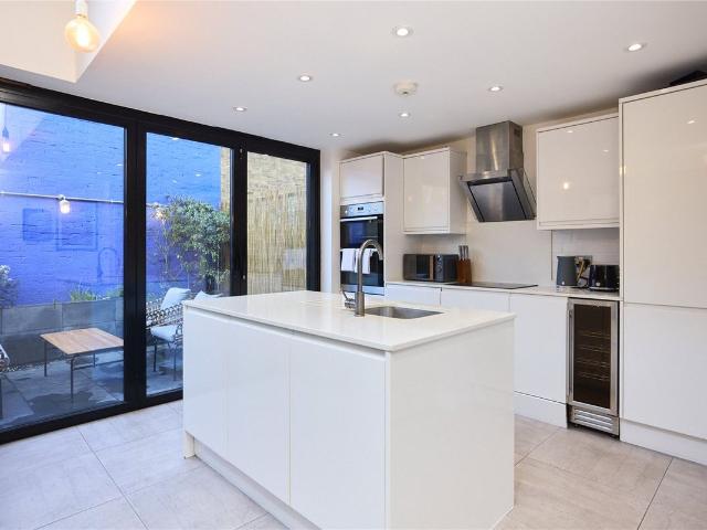House for rent in Shacklewell, Greater London