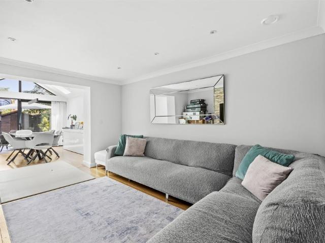 Townhouse for rent in Daws Hill, Cressex