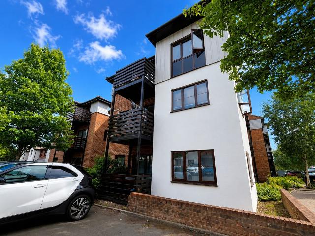 Apartment for rent in Daws Hill, Cressex