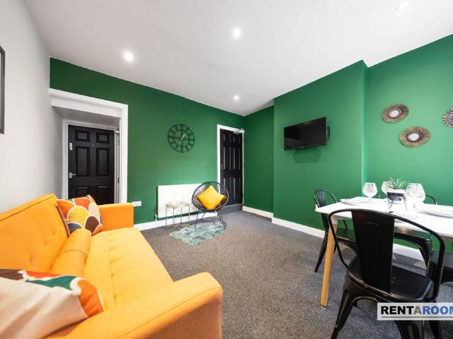 Room for rent in Chilvers Coton, Camp Hill