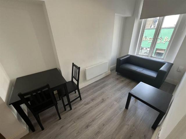 Apartment to rent in Moneygold, Connacht