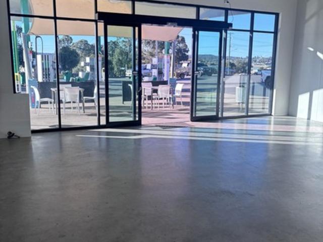 Retail for rent in Warwick, Queensland