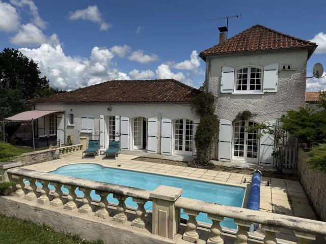 Maison vente à Angoulême, Charmant