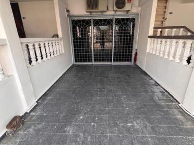 Townhouse for sale in Malaka