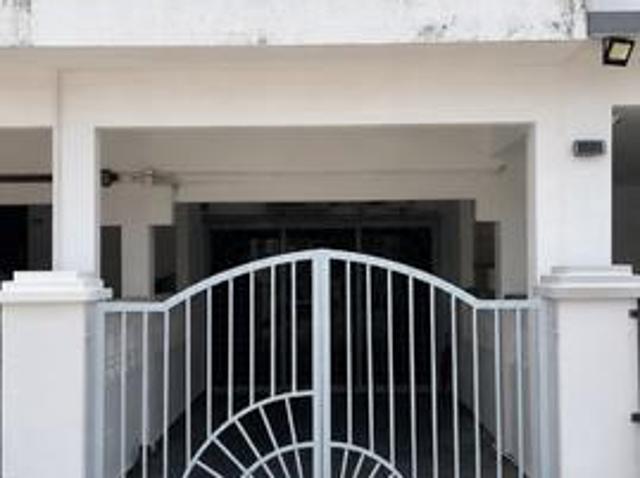 Townhouse for sale in Malaka