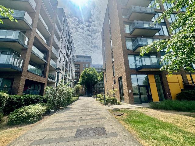 Apartment for rent in Poplar Grove, Greater London