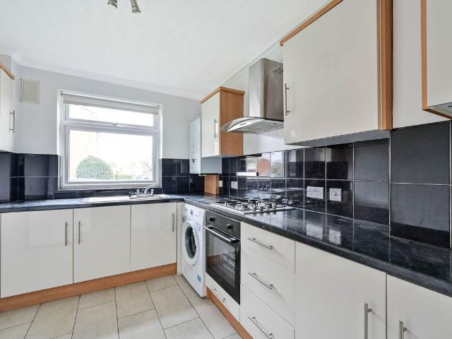 Apartment for rent in Boxgrove, Guildford