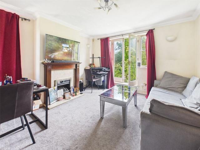 Apartment for rent in Strawberry Hill, Greater London
