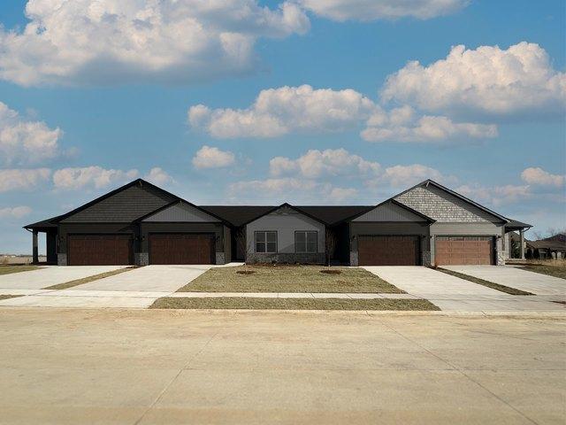 Townhouse for sale in Le Claire, Scott County