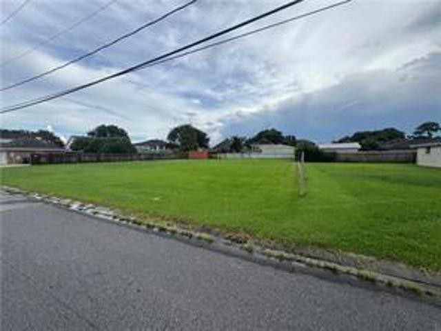 Land for sale in Chalmette, Louisiana