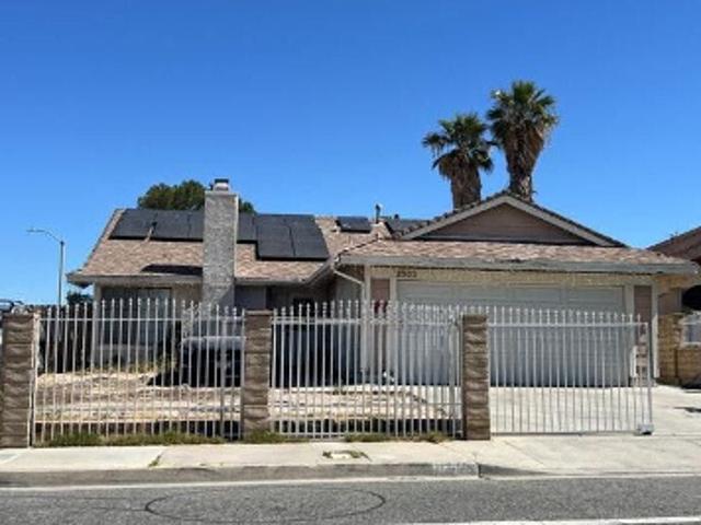 House for sale in Palmdale, California