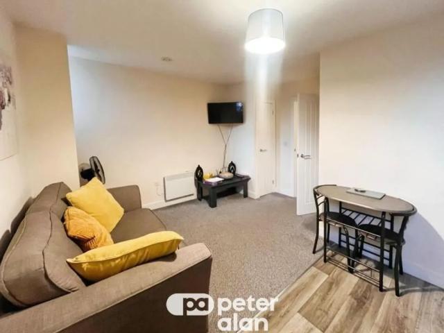 Apartment for rent in Dowlais Top, Pant