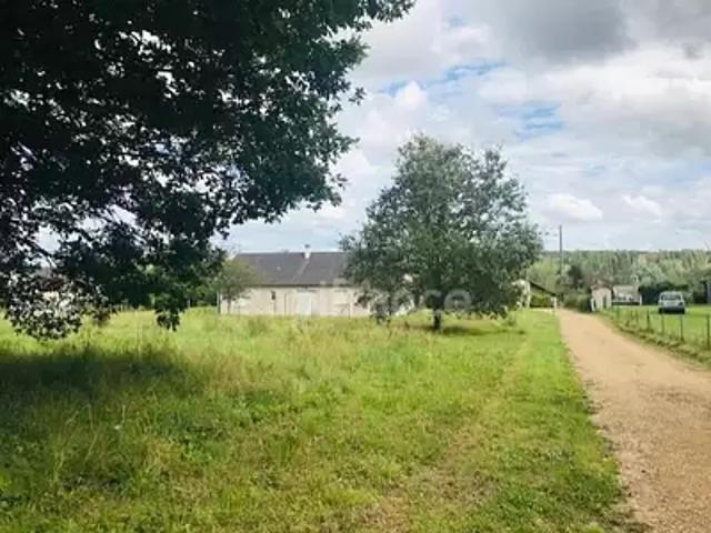 Terrain vente à Saint-Amand-Montrond, Jouet-sur-l'aubois