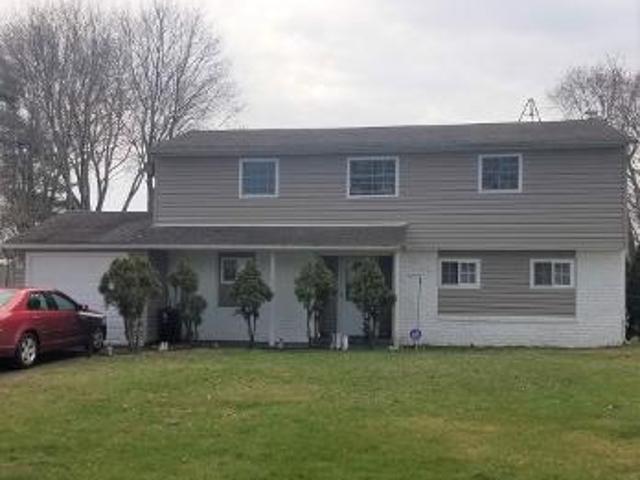 House for sale in Commack