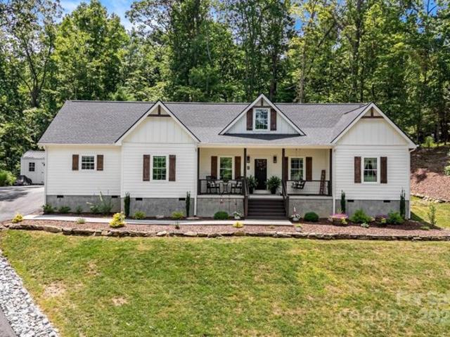 House for sale in Hendersonville