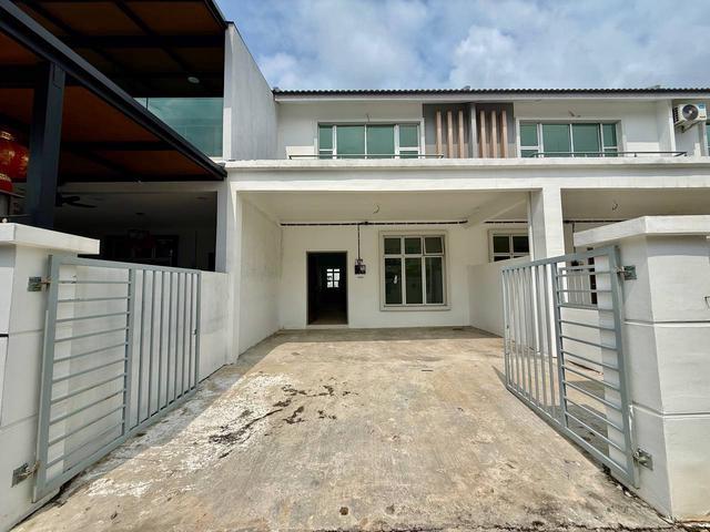 Terraced House for sale in Malaka