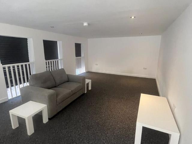 Studio for rent in Kensington, Calderstones