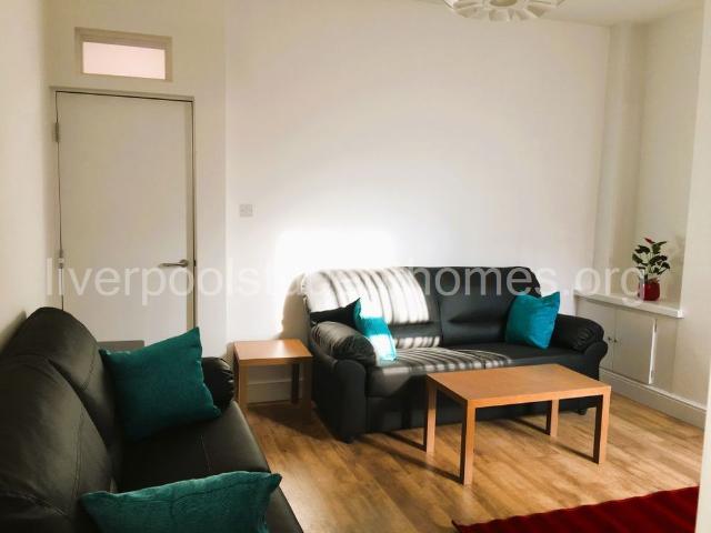 Room for rent in Kensington, Calderstones