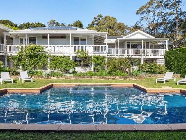 Cottage for sale in Camerons Creek, Victoria