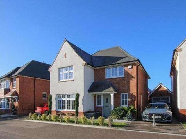 House for sale in Lee Chapel, Essex