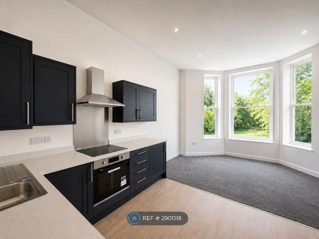 Apartment for rent in Elm Park, Calderstones