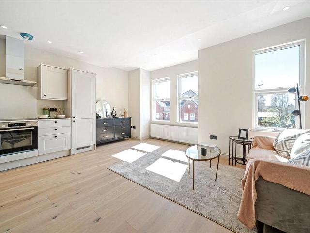 Apartment for rent in London Borough of Ealing, Greater London
