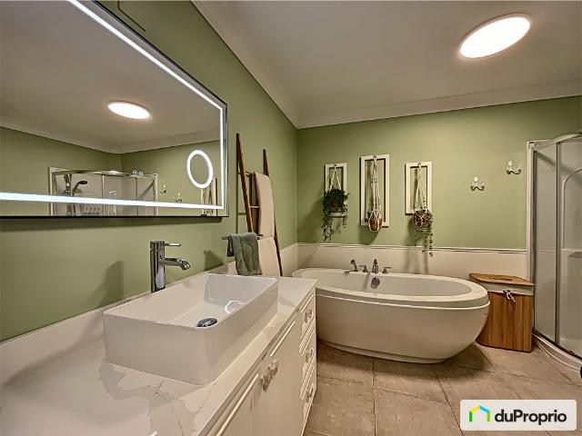 House for sale in Magog