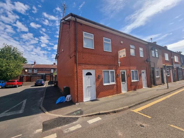 Apartment for rent in Worsley Brow, St Helens
