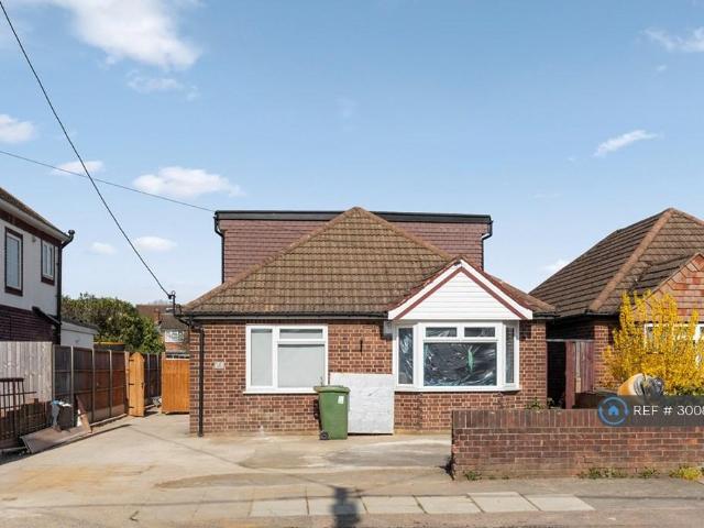 Apartment for rent in Lower Halliford, Surrey