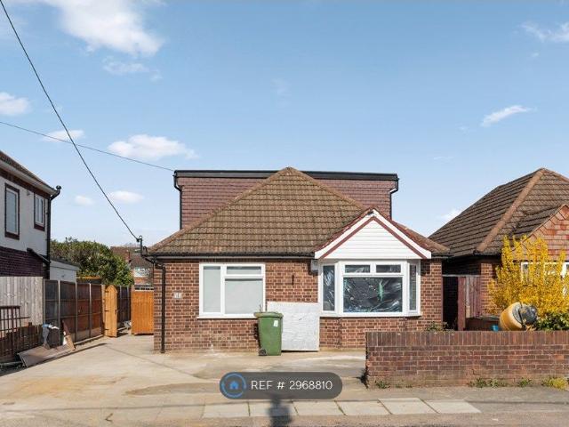 Studio for rent in Lower Halliford, Surrey