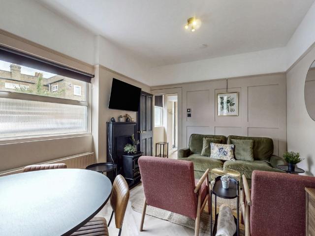 House for rent in London Borough of Ealing, Greater London