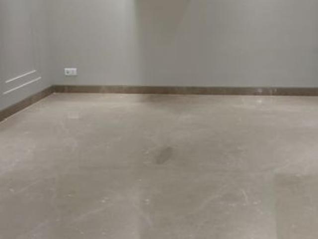 Commercial for rent in Deri