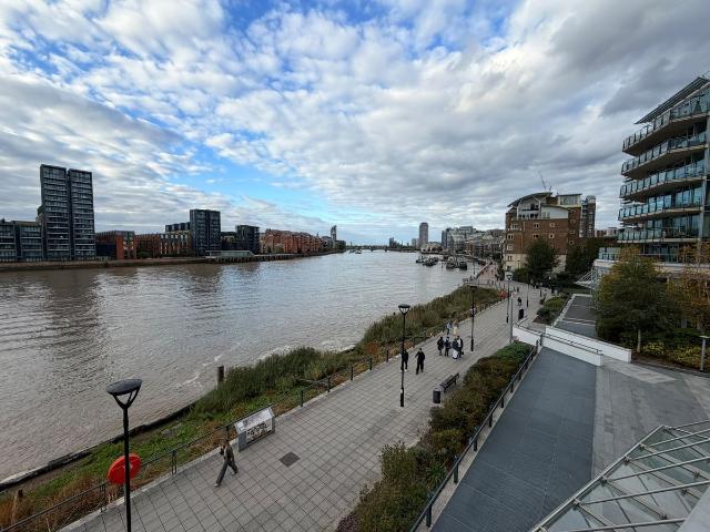 Apartment for rent in Battersea Reach, Greater London