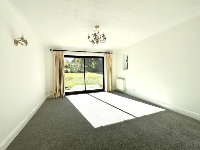Apartment for rent in Mickleham, Mole Valley