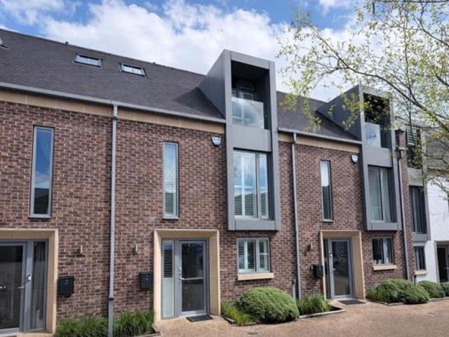House for sale in Green Close, Warwickshire